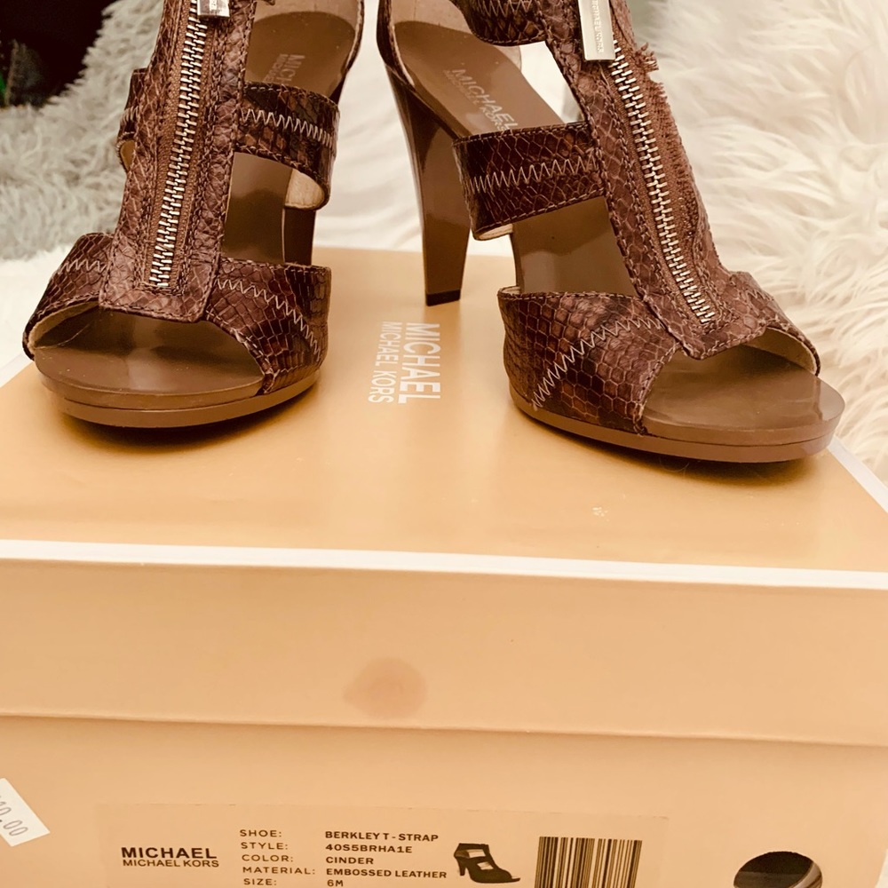 Micheal Kors Berkeley TStrap Embossed Leather … Color Cider 9.5 - Picture 4 of 8